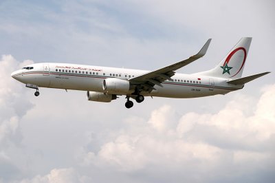 RAM B-737-800 approaching LHR 27L