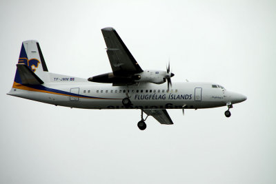Air Iceland Fokker-50 landing in RKV