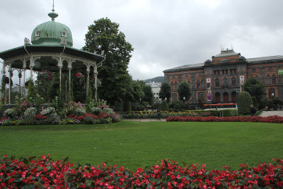 Park in front of the museum