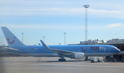 TUI fly 767-300 at ARN