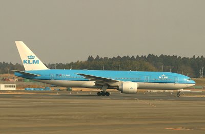 I first photographed PH-BQB when it took off from JFK in 2005.  Three years later, I meet it again in NRT, March 2008