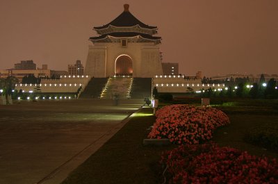 Evening shot of Chiang Kai-shek Memorial Hall -- Zhong Zheng Ji Nian Tang