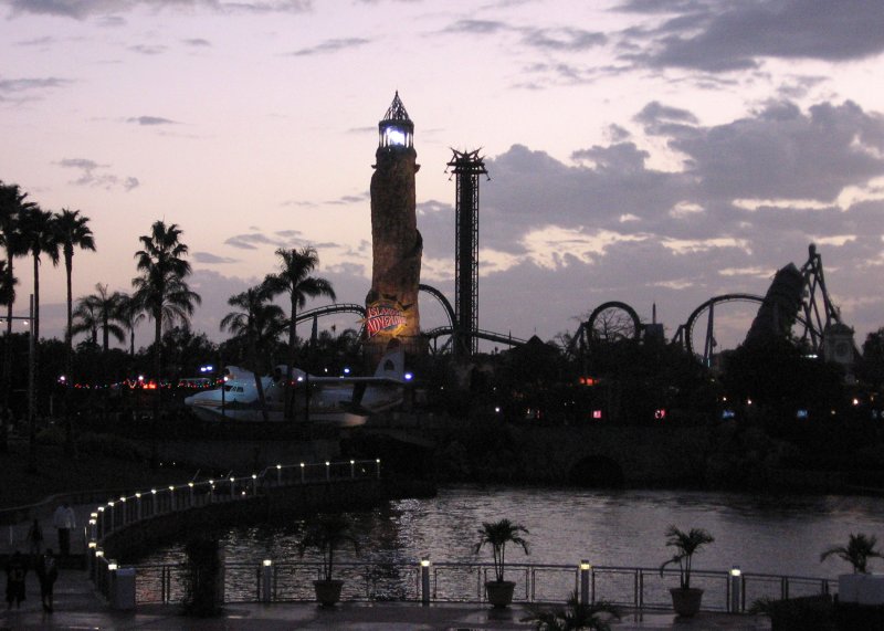 Islands of Adventure, Universal Studios, at dusk