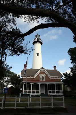 Wed. morning, I drove to St. Simons Island, GA, to see the lighthouse there.  This was about 9 AM from the front of the light.