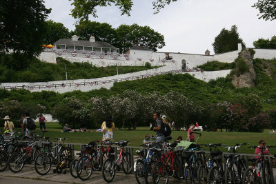 And this is Mackinac Fort, seen from the main road, which is reserved for bicycles and horse-drawn carriages.