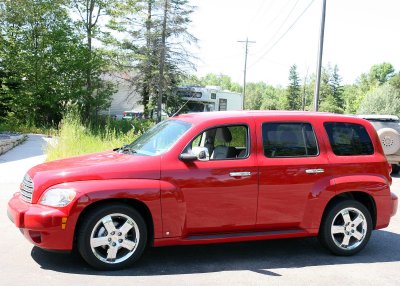 After our quick flight to Detroit, Avis manager David Tinsley fixed us up in an HHR with only 2 miles on it!