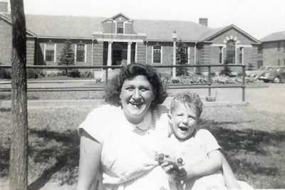 First son Eugene is born in January 1943 in Kansas City, Missouri