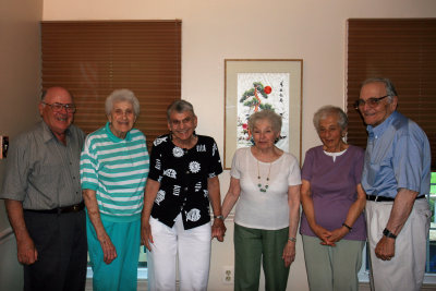Janet and Martha are surrounded by cousin Jack Schneider & wife Ruth, plus cousin Jack Kaufman & wife Elaine.