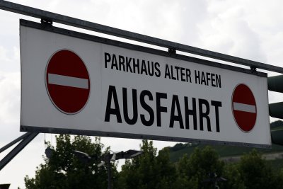Ah, reminds me of the poster my parents bought -einfahrt, ausfahrt, we hardly know where to fahrt! (Fahrt means travel).