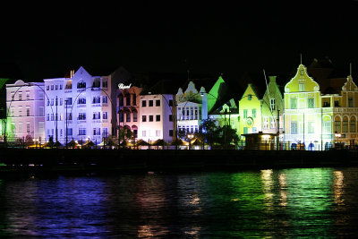 Flew to Willemstad Friday afternoon; ate at Steak & Ribs in Rif Fort. Got our first view of the colorful buildings in Punda.