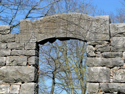 Bell's Tavern window arch