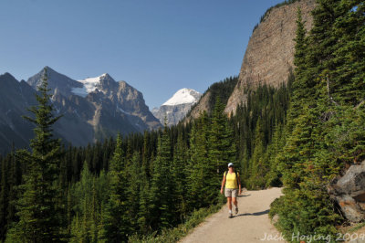 Heading up from Mirrow Lake