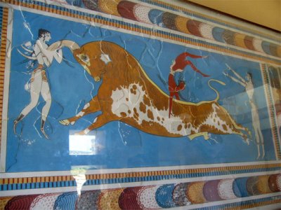 Minoans' acrobatic sports.. looks deadly... wonder how many people survive the stunt