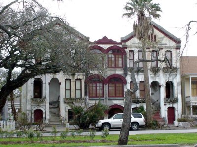 House 3 doors down on Broadway