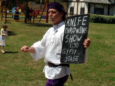 Arnold the knife thrower