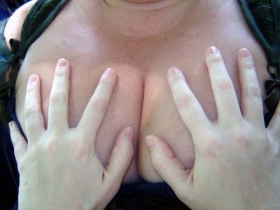 Laying of the hands on the cleavage