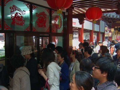 Nanxiang - Long queues for dumplings