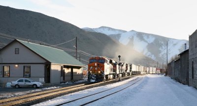Westbound at Cashmere on Sunday morning.