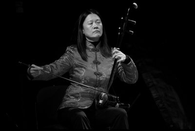 Ling Peng, Erhu