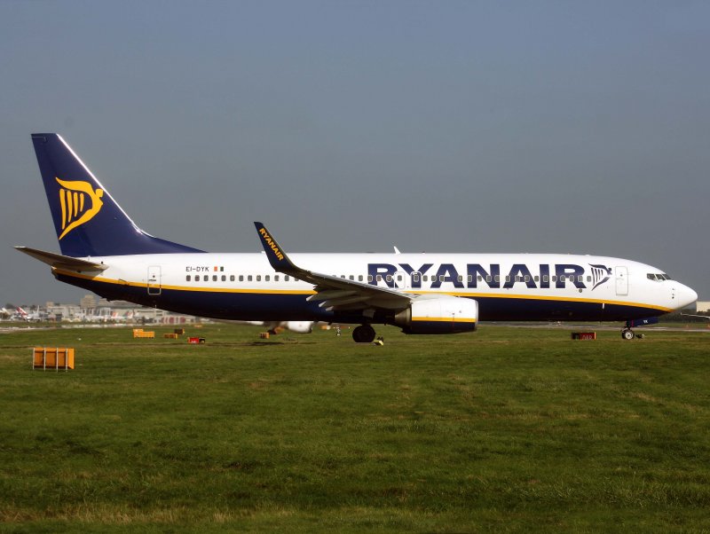 B737-800 EI-DYK