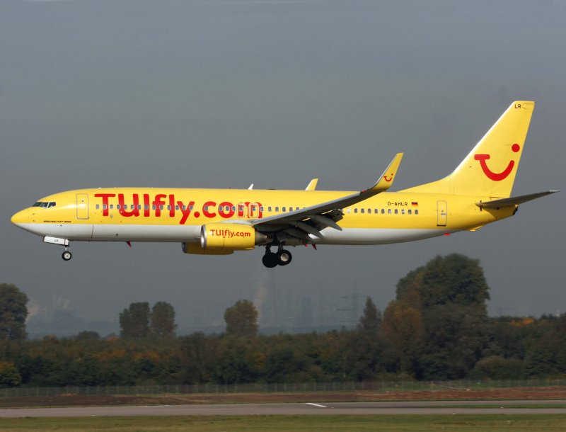 B737-800 D-AHLR