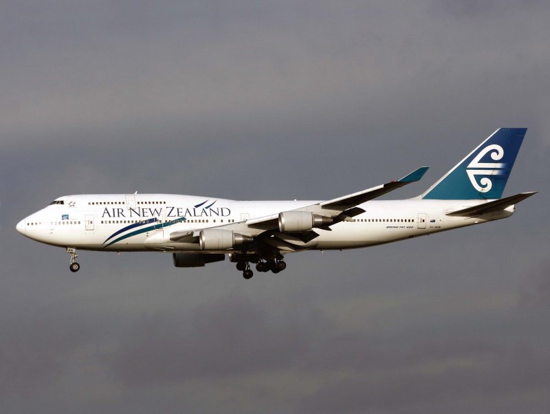 B747-400   ZK-NBW  