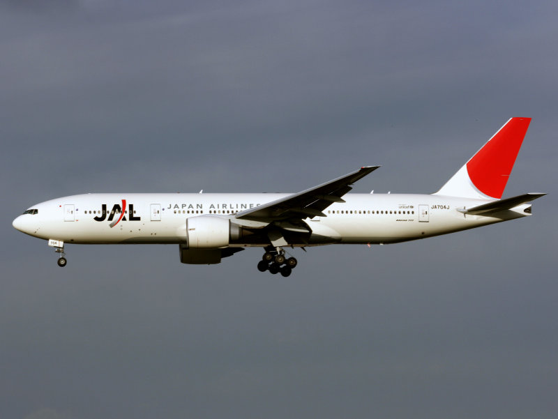 B777-200   JA-704J