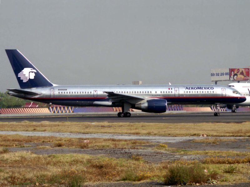B757-200 N490AM