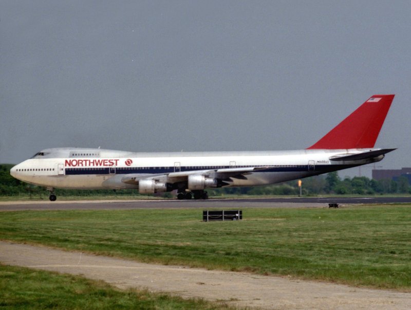 B747-200  N608US