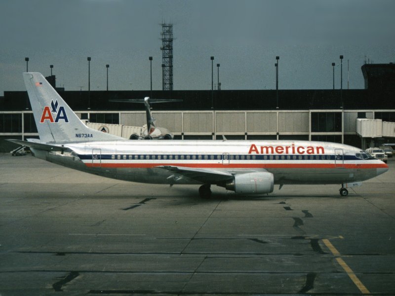 N673AA  B737-300