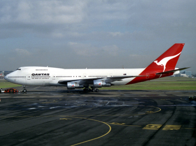 B747-200  VH-EBL  