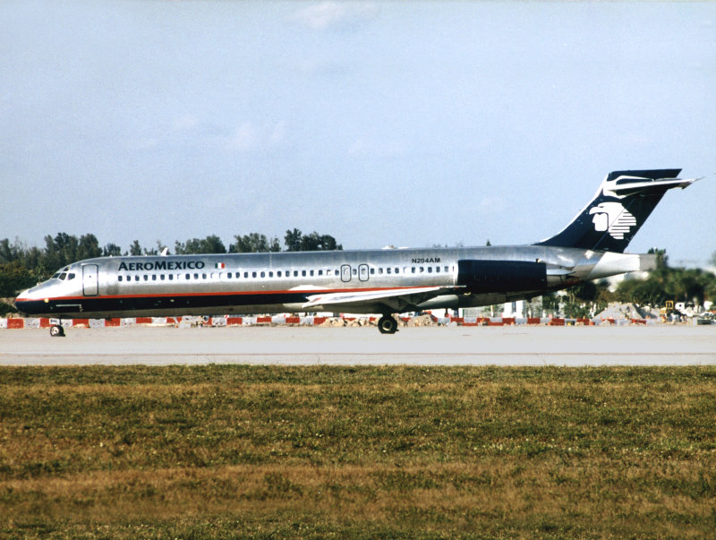 MD87  N204AM