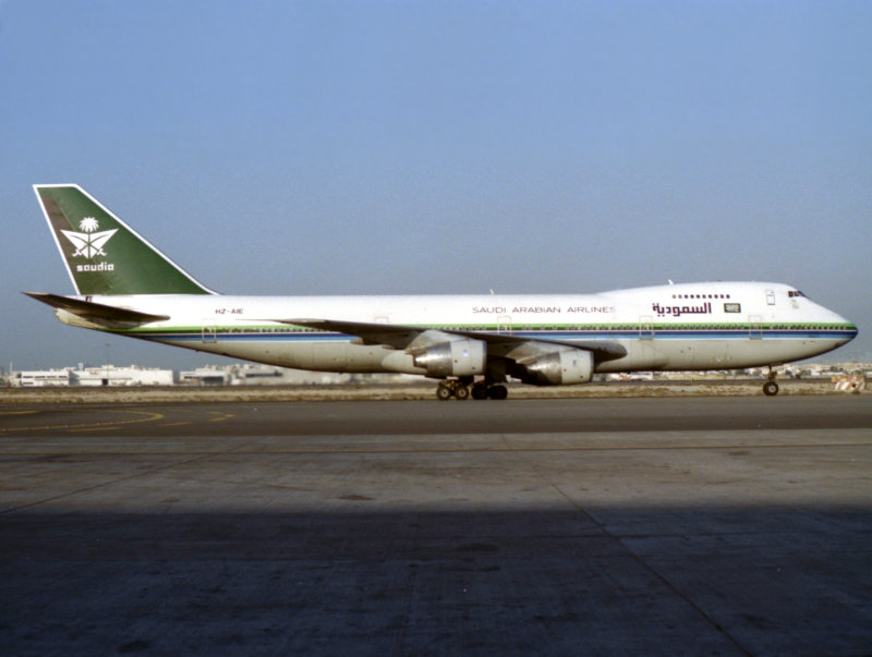 B747-200  HZ-AIE