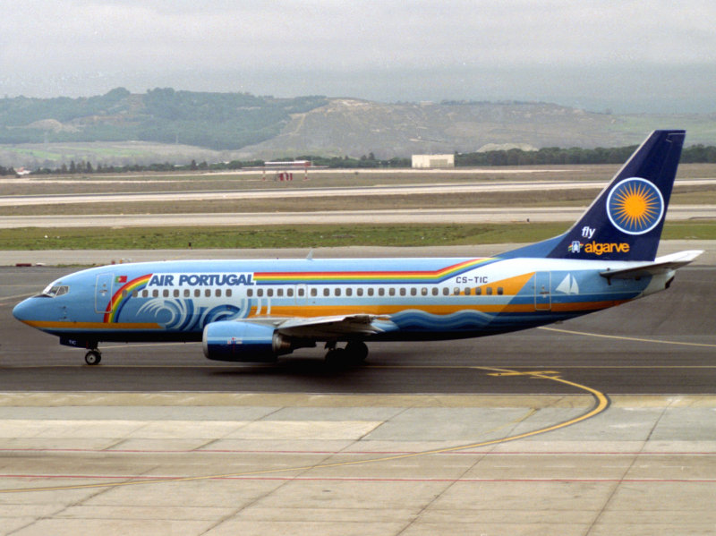 B737-300  CS-TIC