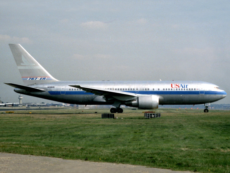 B767-200  N648US 