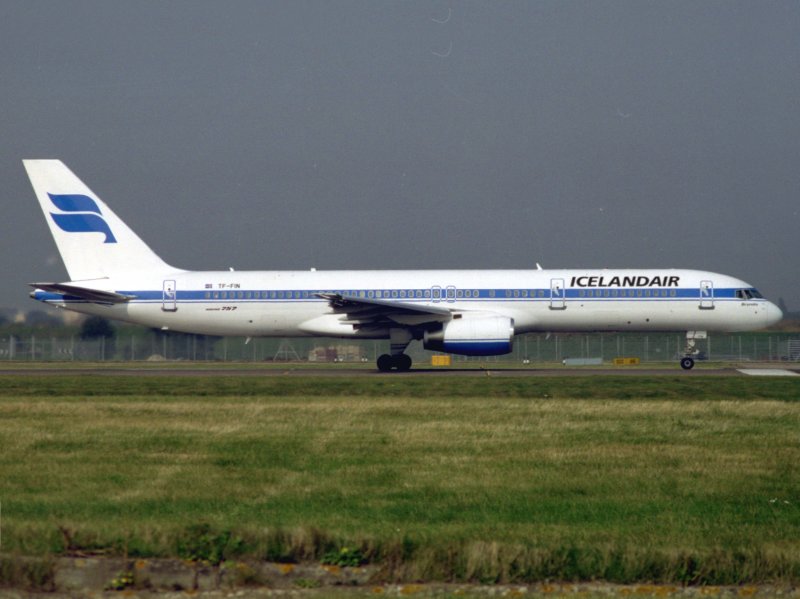B757-200  TF-FIN