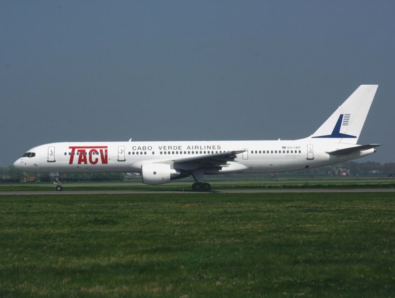 B757-200  D4-CBP