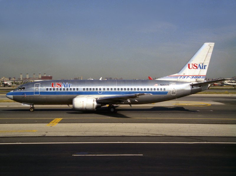 B737-300  N351US