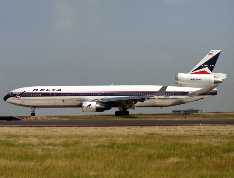 MD11  N813DE