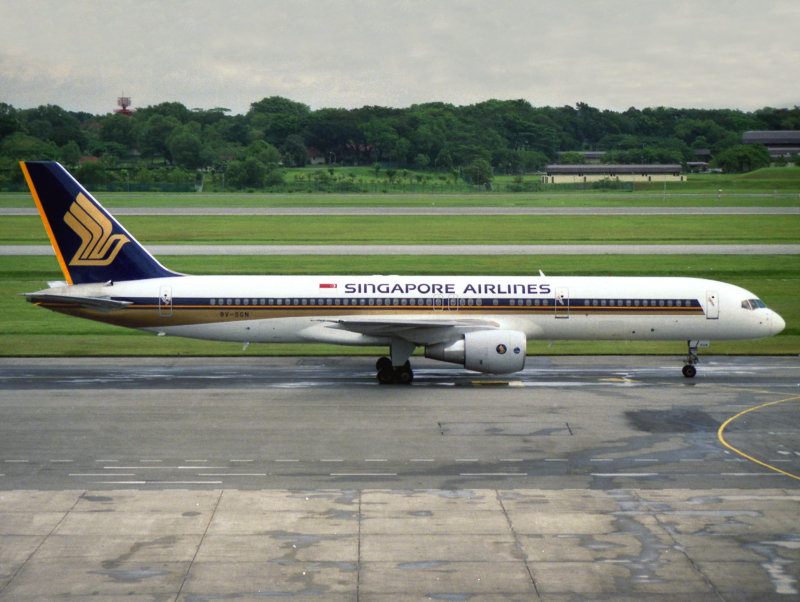 B757-200  9V-SGN  