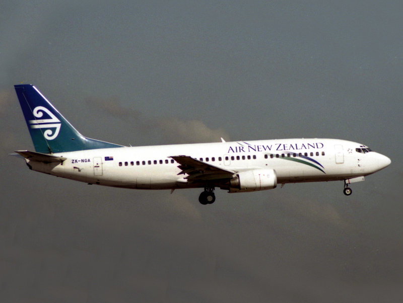 B737-300 ZK-NGA  