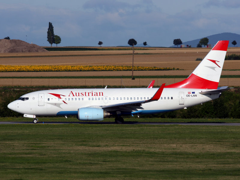 B737-700  OE-LNN