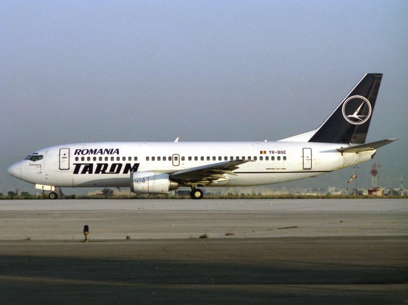 B737-300  YR-BGE 