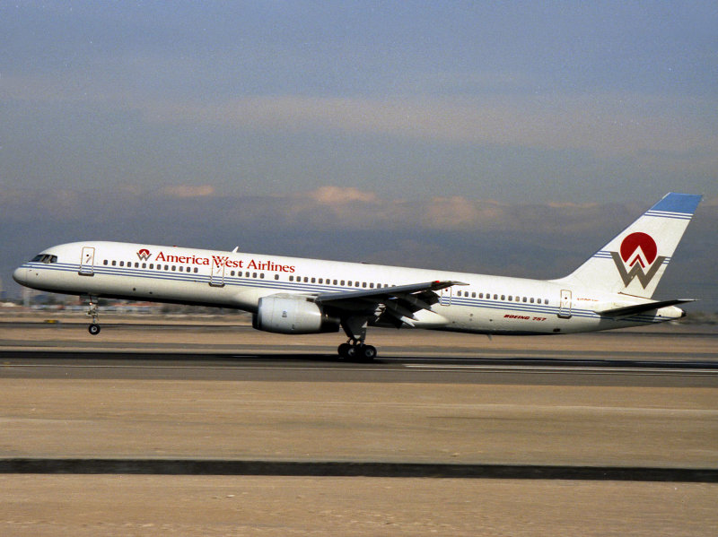 B757-200 N904AW