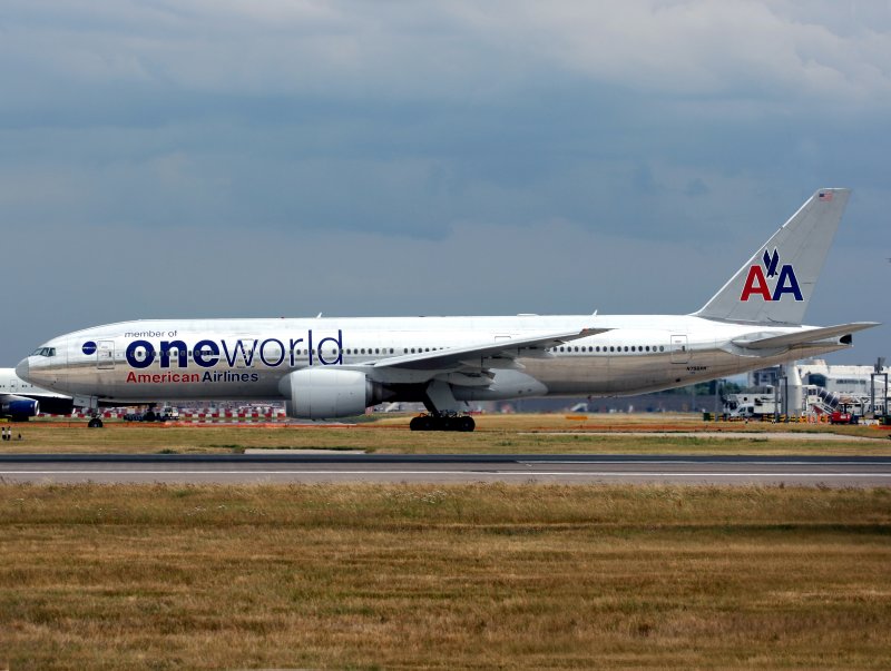 B777-200 N765AA