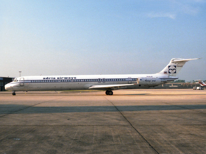 MD82  YU-AJZ