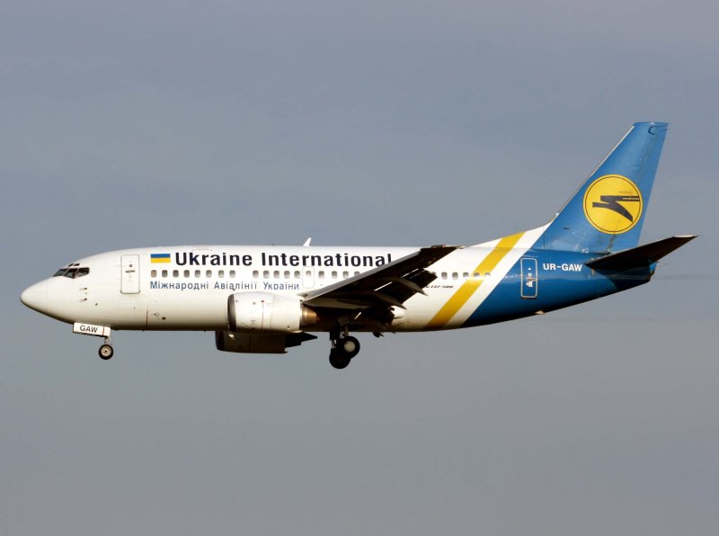 B737-500 UR-GAW