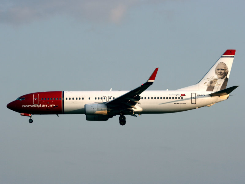 B737-800  LN-NOC