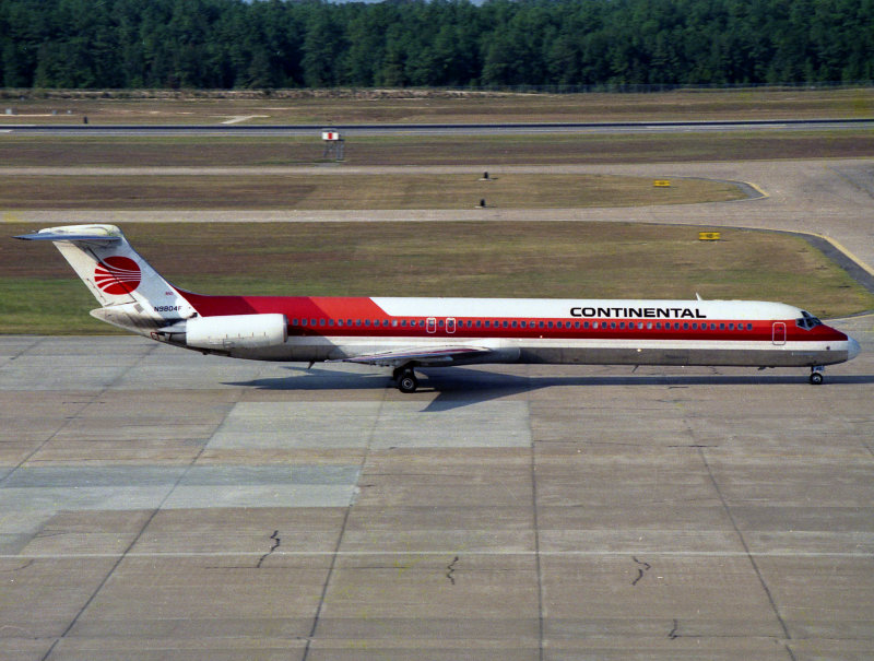 MD82  N9807F  