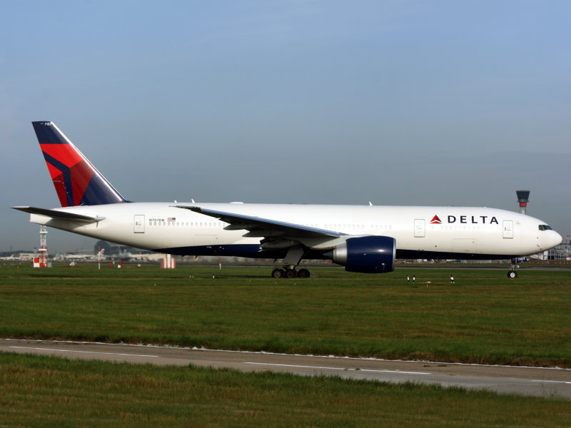 B777-200  N707DN